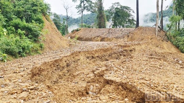 Quảng Trị: Tuyến đường mới mở lên xã biên giới Trường Sơn bị mưa lũ phá tan hoang