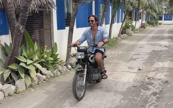 'Quen đi xe máy điện, trở lại xe xăng thấy nóng, rung và ồn'