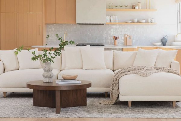 Quên sofa da đắt đỏ, loại vải công nghệ này vừa bền vừa khó bám bẩn