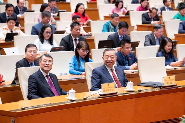 Quốc hội khai mạc Kỳ họp thứ 2, xem xét, thông qua 43 dự án luật và nghị quyết