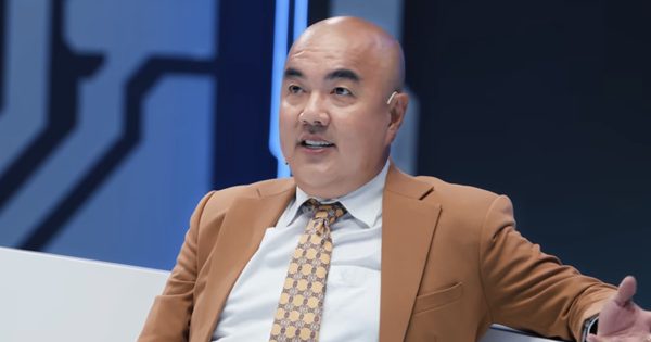 Quốc Thuận kể ký ức 'xuất hiện không ai cười' khi diễn hài cùng Thúy Nga