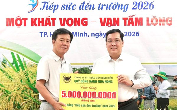 Quỹ Đồng hành nhà nông trao Tuổi Trẻ 5 tỉ đồng tiếp sức đến trường tân SV khó khăn