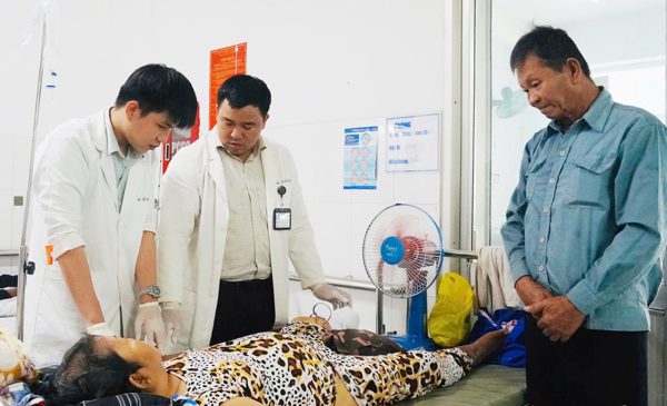 Quỹ hỗ trợ của ông Đinh Văn Nơi giúp người phụ nữ bán vé số có tiền phẫu thuật