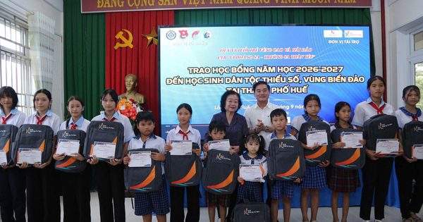 Quỹ Khởi Sự Từ Tâm trao học bổng, bàn giao công trình nhà vệ sinh tại Huế
