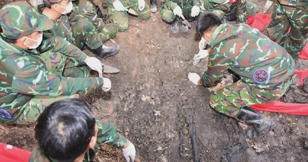 Quy tập 13 hài cốt liệt sĩ ở rãnh mộ số 2 khu A công viên Lê Thị Riêng