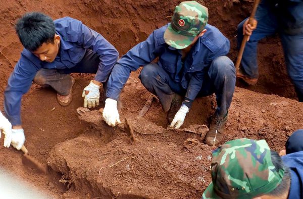 Quy tập 5 hài cốt liệt sĩ ở khu vực gần nghĩa địa của làng dân tộc thiểu số
