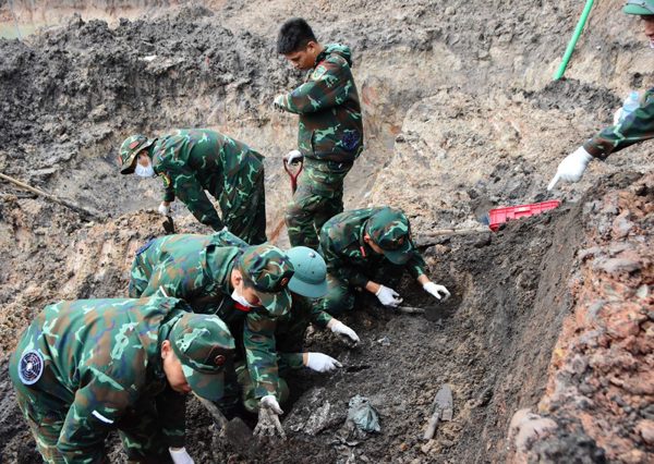 Quy tập thêm 8 hài cốt liệt sĩ ở công viên Lê Thị Riêng