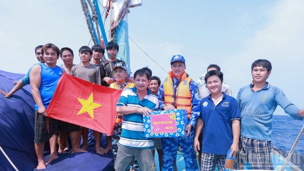 Quyết liệt ngăn chặn tàu cá vi phạm khai thác hải sản bất hợp pháp, không báo cáo, không theo quy định