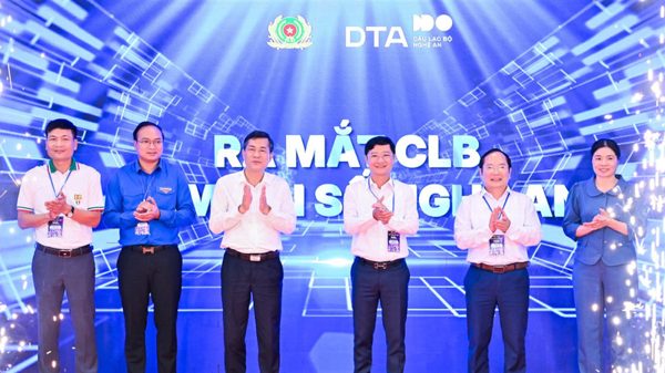 Ra mắt Câu lạc bộ Niềm tin số Nghệ An