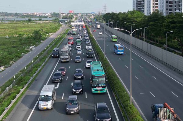 Rà soát khoảng cách an toàn trên cao tốc: Đặt biển báo trước khi xử phạt