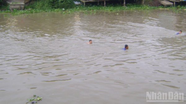 Ra sông Hậu tắm, một học sinh đuối nước tử vong