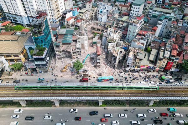 Rào chắn đường Nguyễn Trãi theo từng đoạn phục vụ thi công Vành đai 2,5