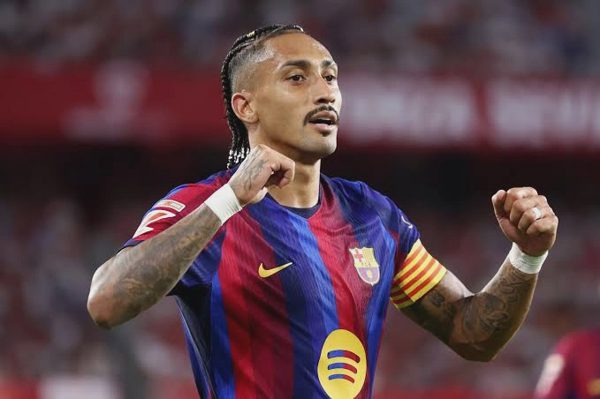 Raphinha lập hat-trick, Barcelona toàn thắng cả 7 trận đấu ở La Liga