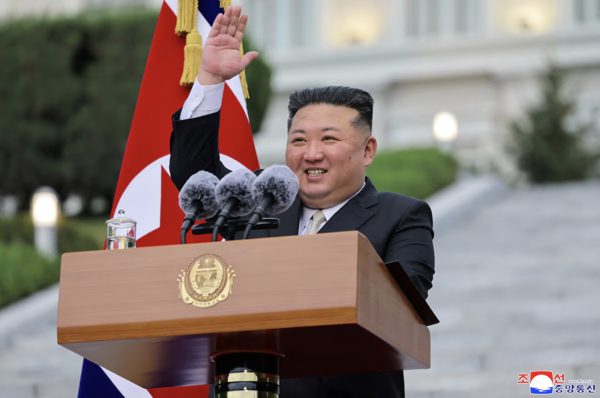 Reuters: Ông Kim Jong-un qua cầu mới xây, đến Trung Quốc