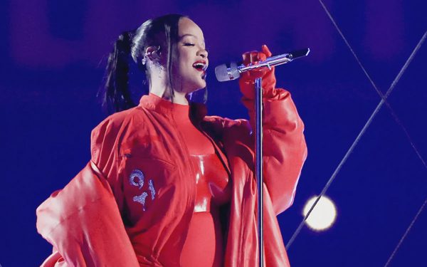 Rihanna có 170 ca khúc chưa phát hành, bao giờ fan mới được nghe?