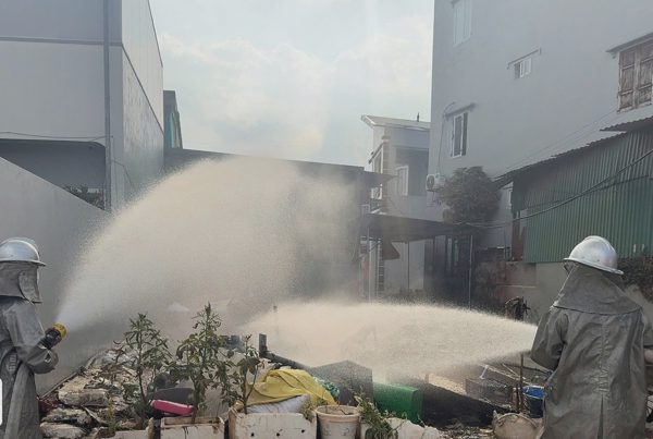 Rò rỉ hóa chất ở Hà Nội, 40 người nhập viện kiểm tra