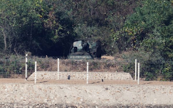Rộ tin Triều Tiên triển khai pháo, xe bọc thép sát biên giới Hàn Quốc