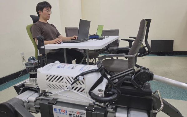 Robot AI Hàn Quốc tự tìm đường ở chỗ lạ, đi nhầm còn biết tìm lại