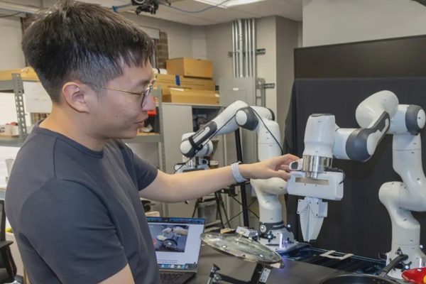 Robot có thể học kỹ năng mới chỉ sau 5 phút xem video