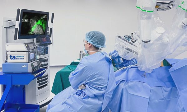 Robot dẫn đường bác sĩ cắt nốt phổi siêu nhỏ