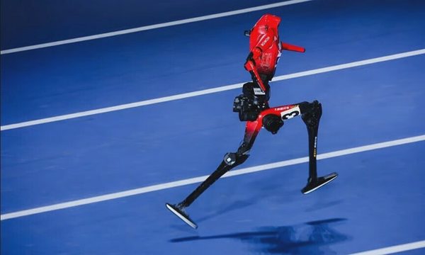 Robot hình người phá kỷ lục chạy 100 m