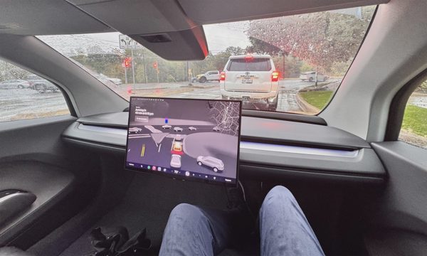Robotaxi của Tesla sợ trời tối vì không nhìn thấy đường