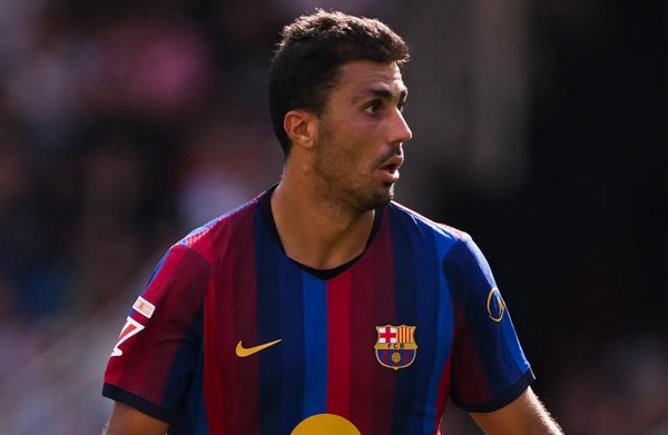 Rodri gây bão vì chê đối thủ của Barcelona 'quá yếu, không lên bóng qua nửa sân'