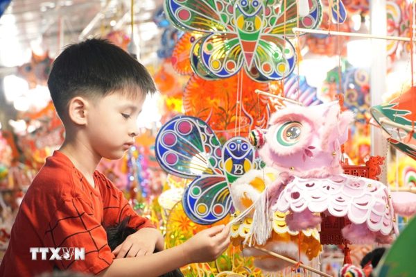 Rộn ràng khai mạc Lễ hội Trung Thu 2026 tại Hà Nội