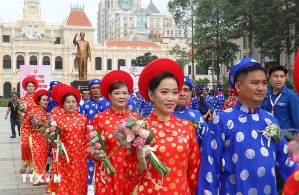 Rộn ràng lễ cưới tập thể cho 52 cặp đôi công nhân, người lao động