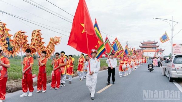Rộn ràng lễ hội truyền thống làng Ô Trình