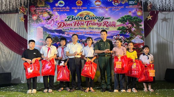 Rộn ràng Tết Trung thu ở các xã vùng biên giới Đắk Lắk
