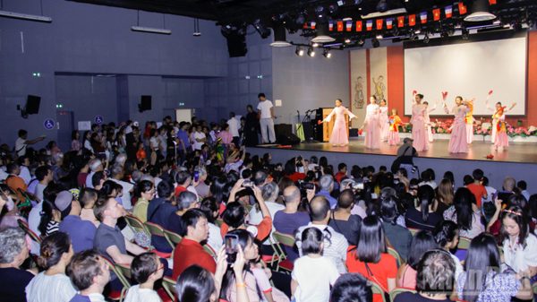 Rộn ràng Tết Trung thu tại Pháp