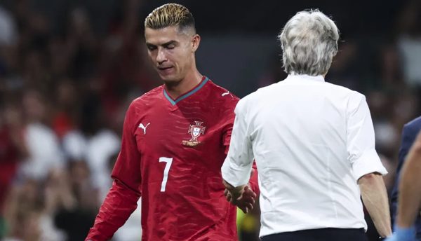 Ronaldo bị phạt 7,5 triệu đồng vì tự ý bỏ đội tuyển Bồ Đào Nha
