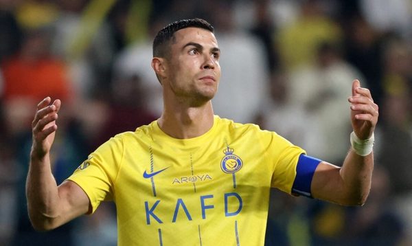 Ronaldo đá hỏng phạt đền ngay sau khi nhận án cấm thi đấu 30 ngày
