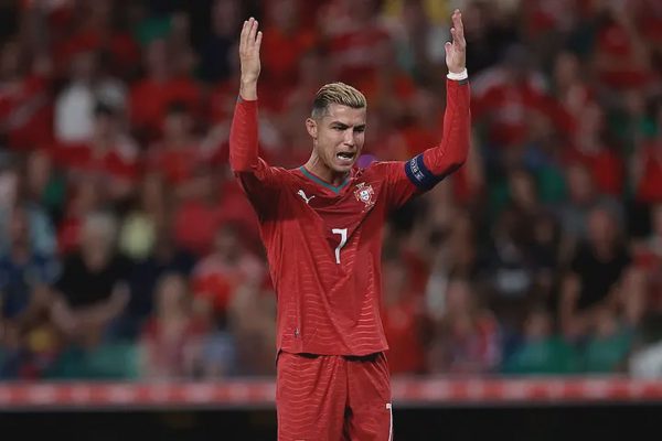 Ronaldo đối mặt án treo giò 6 tháng ở tuyển Bồ Đào Nha