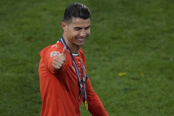 Ronaldo dùng thành tích xin giảm án, bị phạt nhẹ như không