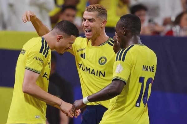 Ronaldo ghi bàn giúp Al Nassr chiến thắng, tiến sát cột mốc chưa từng có
