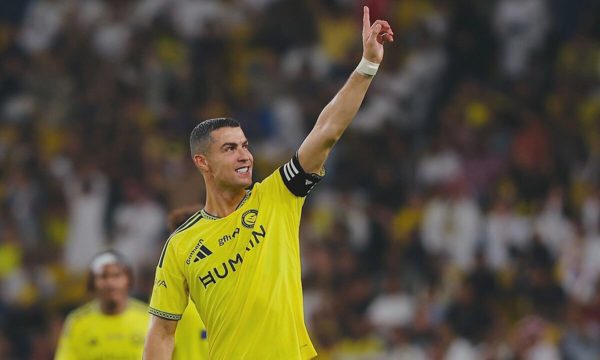 Ronaldo ghi bàn thứ 980