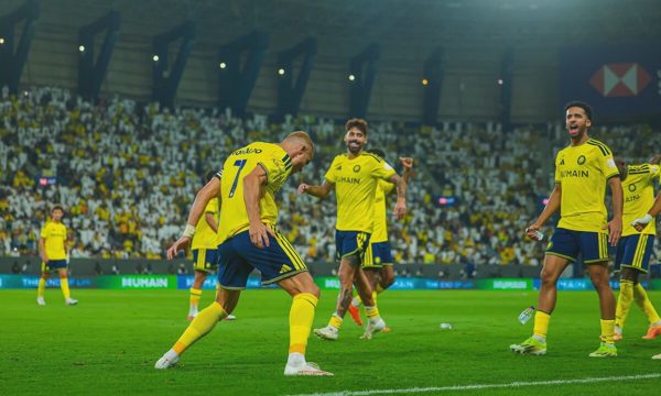 Ronaldo giúp Al Nassr giữ mạch toàn thắng