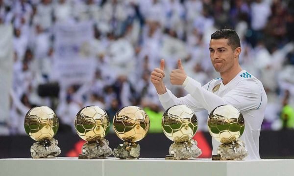 Ronaldo viện dẫn 5 Quả Bóng Vàng để được giảm án
