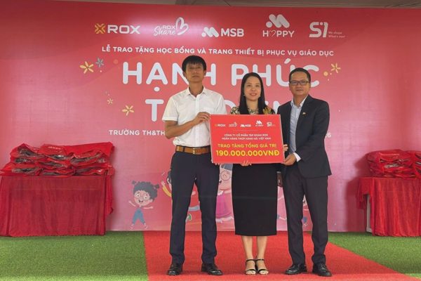 ROX Share cùng em tới trường, viết tiếp ước mơ