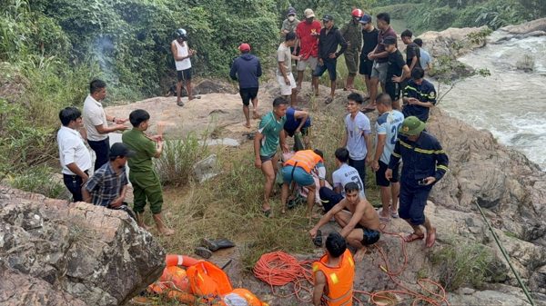 Rủ nhau đi tắm thác, 2 học sinh ở Quảng Trị chết đuối