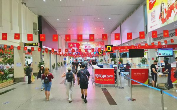 Rực rỡ cờ đỏ sao vàng, Vietjet đưa niềm vui Tết Độc lập vào từng chuyến bay