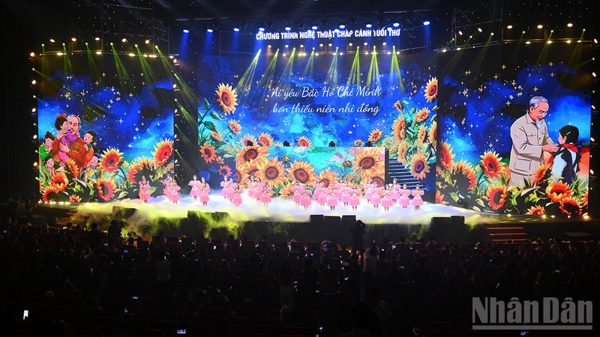 Rực rỡ những sắc màu tuổi thơ trong chương trình nghệ thuật "Chắp cánh tuổi thơ"