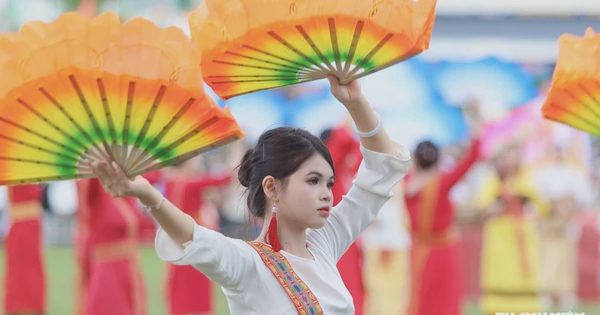 Rực rỡ sắc màu lễ rước y trang Katê 2026 giữa màn mưa