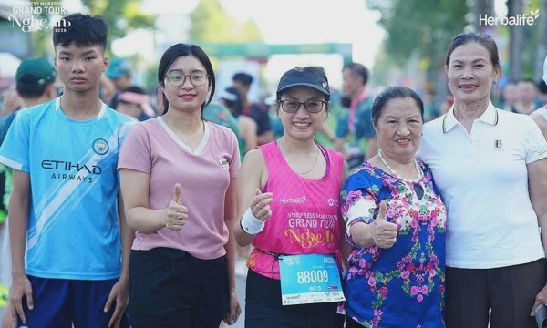 Runner dẫn tốc VnExpress Marathon Nghệ An sau 24 năm xa quê
