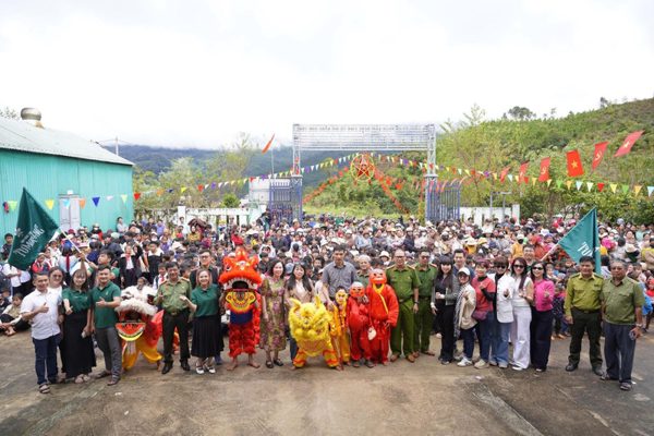 “Rước Trăng Lên Bản” lần 3: Để trẻ em Xơ Đăng có một mùa trăng của riêng mình