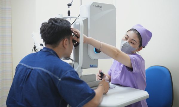'Ruồi bay' trước mắt cảnh báo bệnh gì?