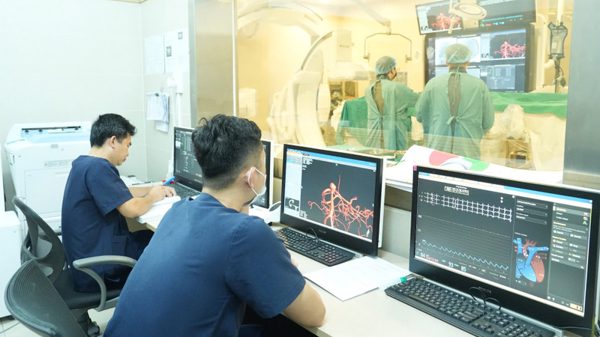 Rút ngắn khoảng cách trong tiếp cận dịch vụ y tế chất lượng cao