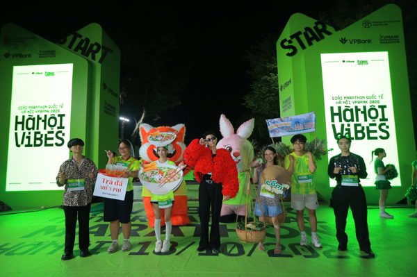 Sắc màu cosplay bùng nổ tại VPBank Hanoi International Marathon 2026